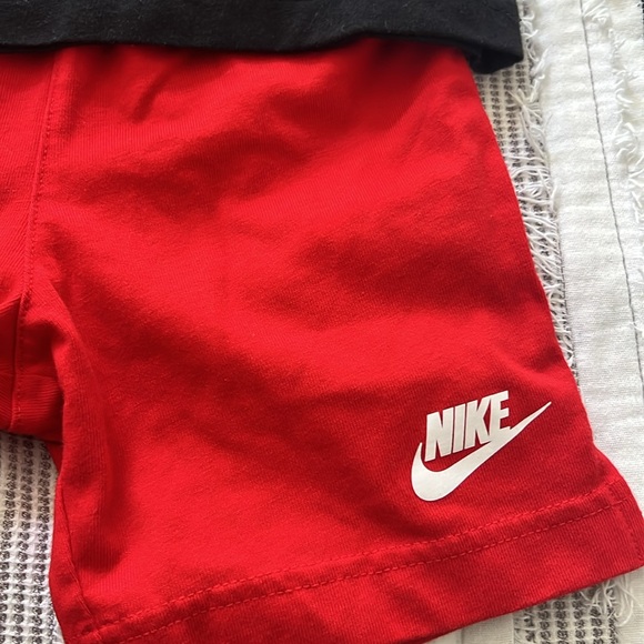Boys Nike Short set - Picture 3 of 4